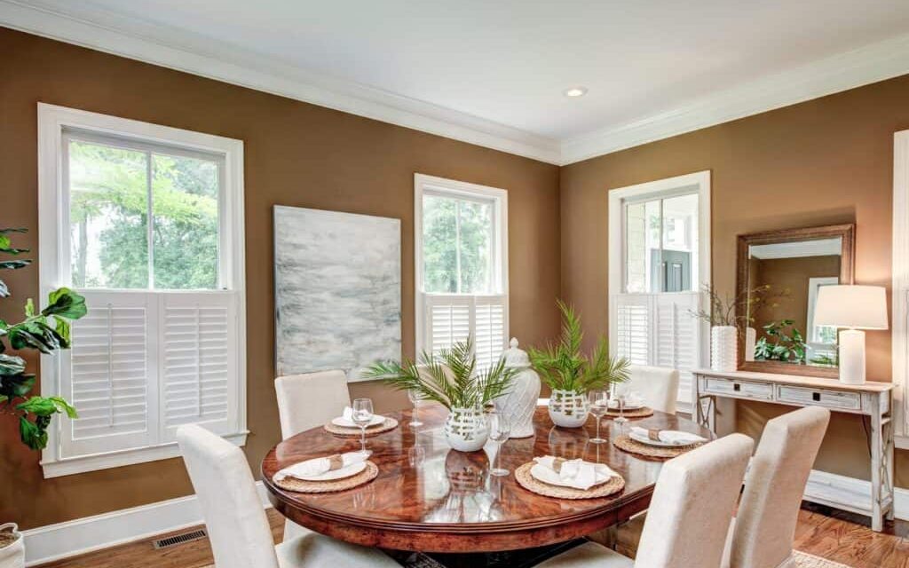 spacious-dining-room-interior-with-tasteful-furniture--1024x681